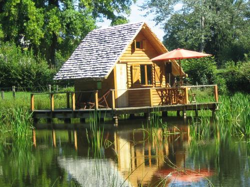 Cabane sur l'eau sud de la france