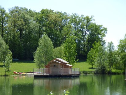 Cabane au bord de l'eau midi pyrenees